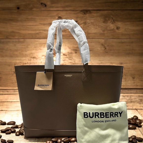 NWT! Burberry Tote Bag - Picture 15 of 16